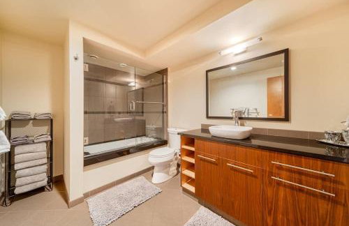 Downtown Condo Above Restaraunts- Free Parking - Foto 23