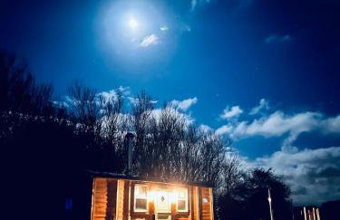 Cornwall Shepherds Hut - Hot Tub & Cosy Log Burner - Photo 18