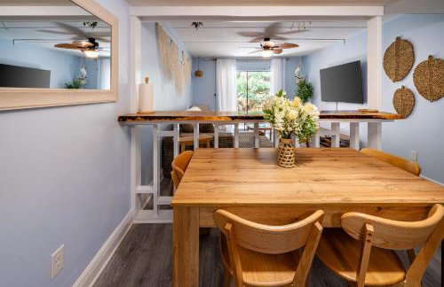 Calm Waterside Condo - Views, Pool & Family Fun - Foto 12