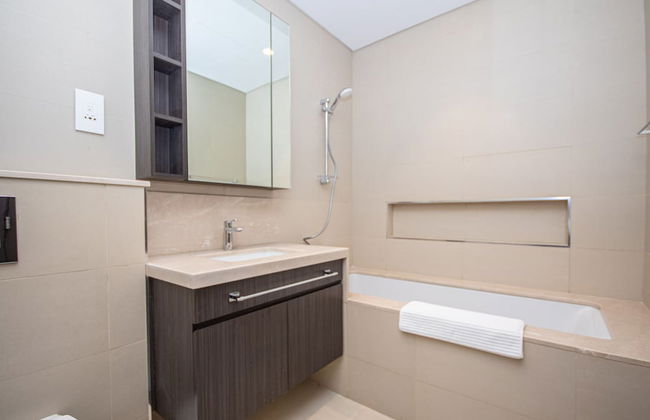 Luxurious Downtown Views With Dubai Mall Access - Photo 18