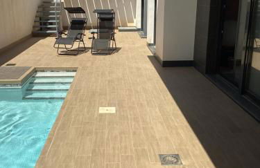 HouseSleeps6-Pool-Beach-Garden-Solarium-PetOK - Foto 1