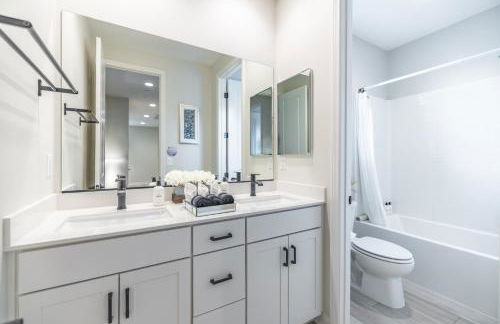 #Marbella Lane - Elegant 5BR Home Rancho Mission - Photo 40