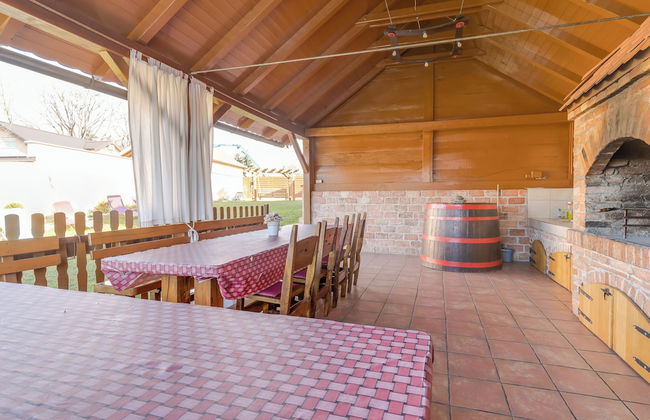 Rustic Cottage With Heated Pool - Photo 19