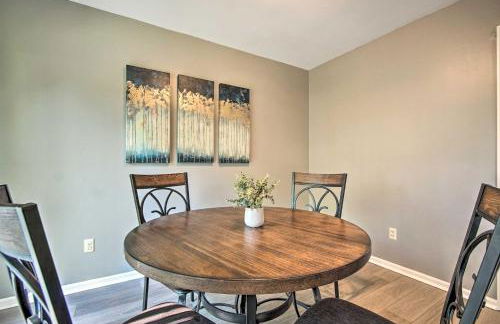 Modern Townhome with Fireplace Near Stoll Park - Foto 7