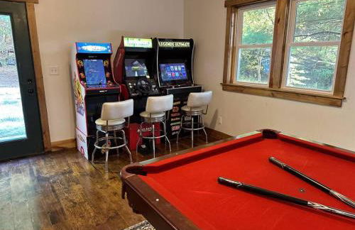 Secluded with Hot tub, Pool table, Arcade, Fishing andTheater Room - Photo 46
