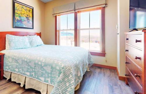 Lux Stay USA Ballhooter Twin Gables Ski-InOut Hot Tub - Foto 75