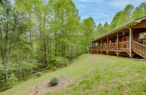 Peaceful Smoky Mountain Cabin with Deck and Fire Pit! - Foto 25