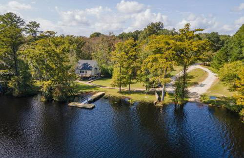 Waterfront Treehouse on the Cape Fear with Dock - Foto 1