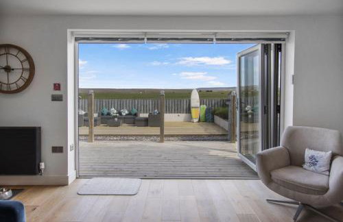 Luxury 4 bed beachside home with coastal views - Foto 9