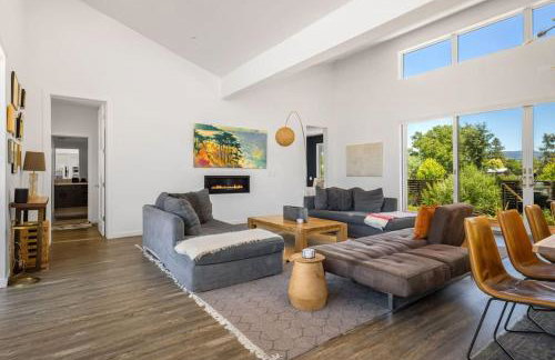 Year-Round Heated Pool - Hot Tub - Fire Pit - Lawn - Foto 13