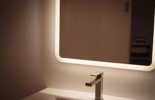 room five - parking, balnéothérapie, place nationale, un havre de paix - Foto 55