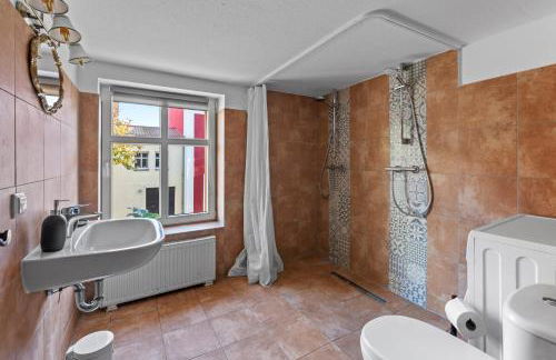 Sabina Monteurwohnung I 75 Zoll TV I KÜCHE I BAD I BACKOFEN I - Foto 16