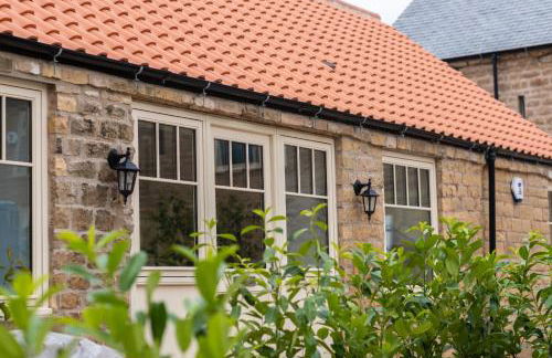 Phaleron - Modern barn conversion on a country estate - Photo 1