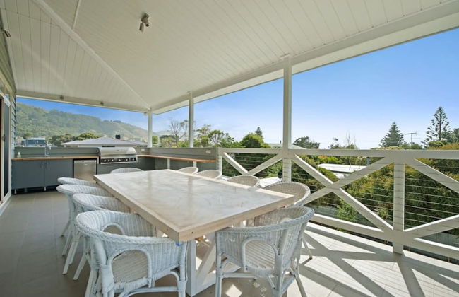 Hampton on Apollo - Ocean Mountain View Creekside Retreat Pet Friendly Free EV Charger Fireplace Wood Supplied During Winter - Photo 1