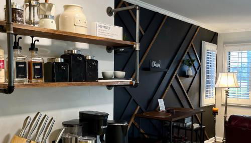 Getaway Villa- 3 mins to Mohegan- Fully Stocked with Two Full Beds & Fireplace- Jacuzzi, Saltwater Pools, Sauna - Foto 3