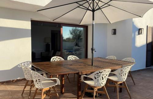 Off-grid Luxury Villa with Tikibar by the pool. - Photo 8