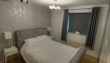 2 bedroom end terrace house - Foto 1