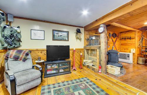 Rustic Searsport Cabin Loft and Sunroom on 10 Acres - Foto 6