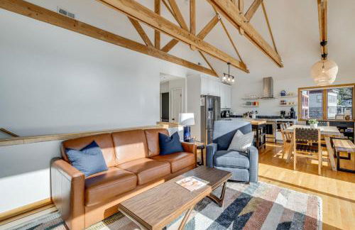 Oceanside Escape with Stunning Views Walk to Beach! - Foto 4