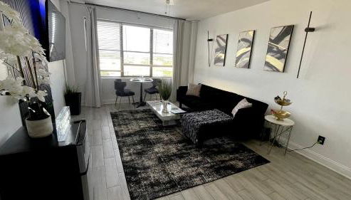 Luxe Skyrise Condo Downtown Jax - Photo 5