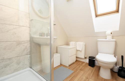 Cosy Bristol Townhouse - Free Parking - Sleeps 6 - By EKLIVING PARTNERS - Foto 31