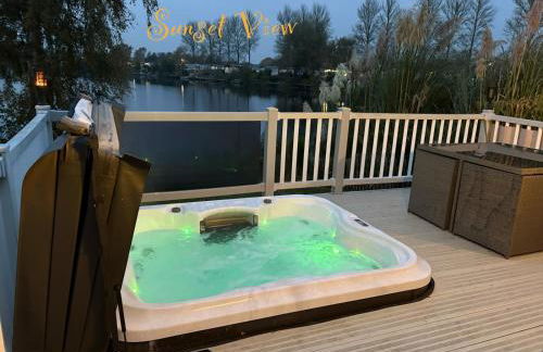 Tattershall Lakes Sunset View Caravan Lakeside, Hot Tub, Garden, Private Fishing Peg & WiFi - Foto 18