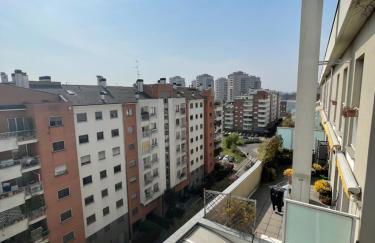 Elegant Apartment in Milan with Panoramic Terrace - Foto 15