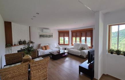 casa y piscina en un parque natural - Photo 7