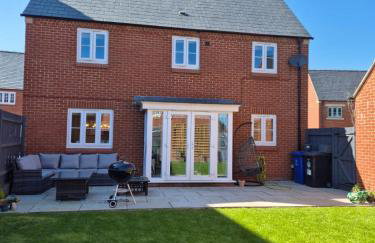 Entire 4 Bed House for Silverstone F1 - Photo 4