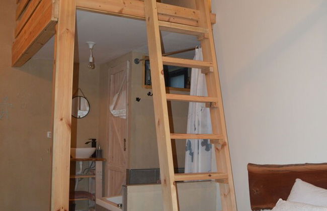 Hamakom Belrom - Photo 3