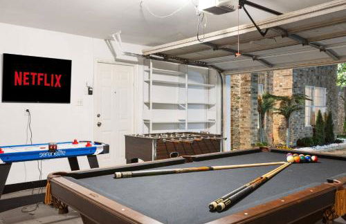 New Luxury Getaway - Two King Beds, Heated Pool, Outdoor Grill & 1Gbps Wifi - Photo 19