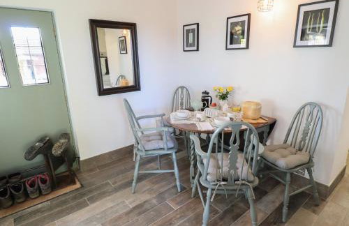 Swallow's Nest - Photo 8