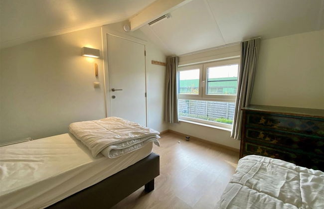 Stylish Westende Getaway - Photo 4