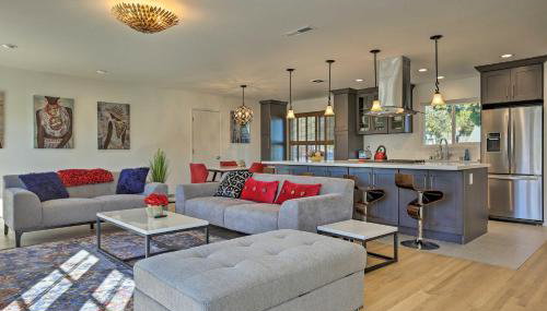 Oceanside Home with Patio and Grill, Walk to Beach! - Foto 1