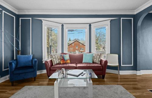 Cozy & Creative Top Unit in Lou's Arts District - Foto 10