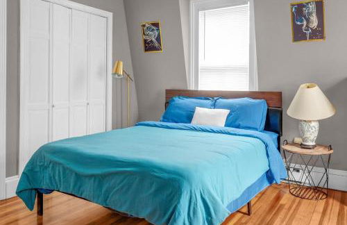 Enchanting 3BR Near Downtown Hartford Cozy & Modern with Parking - Foto 18