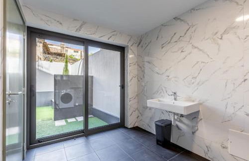 Fort Bay Suite Apartments - Photo 15