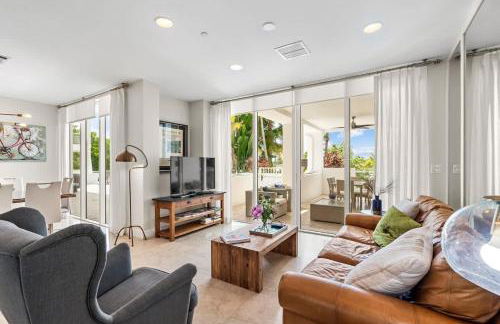 Hemingway 3 Bedroom Condo 2 Blocks from the Beach - Photo 2