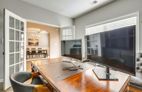 Patio with Fireplace Spacious Sharpsburg Home! - Foto 12