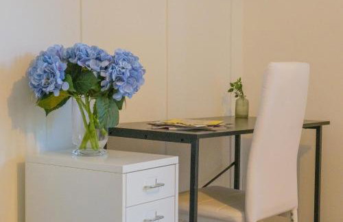 4-Bed Family House in Leeds with park view - Foto 27