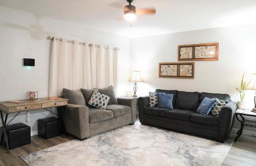 Queens Hidden Gem with Game Room 5 beds sleeps 9 - Foto 2