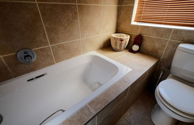 Charis to Theo - Relax in Style at This 3-bedroomed Langebaan Holiday House - Foto 13