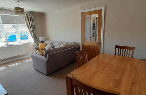 2 Bed House - Sleeps 4 - Pets - Garden - Parking - Photo 3