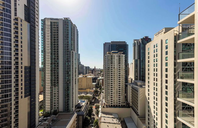 Oaks Brisbane River City Suites - Photo 58