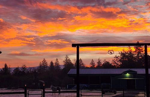 Willamette Valley Home on Working Horse Farm! - Foto 1