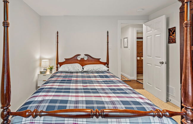 Happy Trails Chalet by Avantstay Sauna Deck Private Community Beach Access - Photo 40