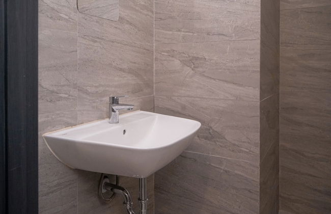 Modern And Comfy Studio At Collins Boulevard Apartment - Foto 15