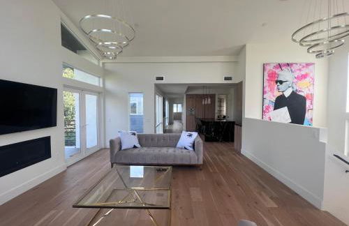 The Arts House - Private and Gated Home in Silver Lake with Pool & Views - Photo 1