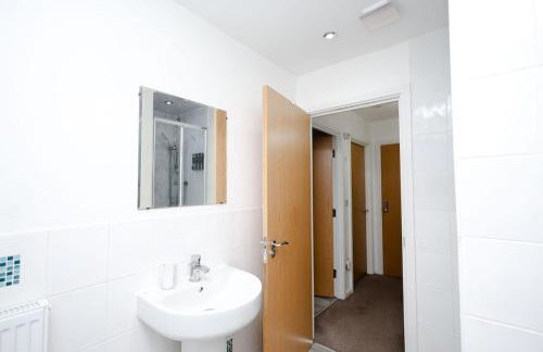 Cozy Place in Salford, Sleeps 8, 4 Bedroom, 5 Beds - Foto 68