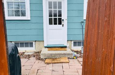 Bright & Cozy 2BR | Near Downtown, MSU & Hospitals - Foto 35